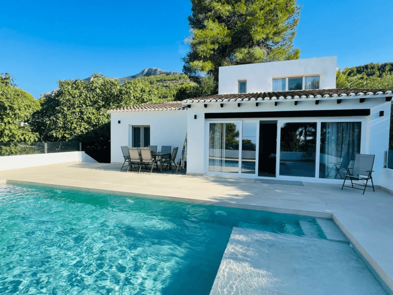 Chalet independiente en Las Marquesas en Denia con piscina privada.