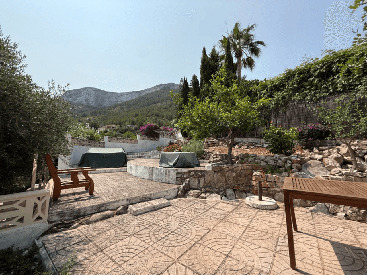 Encantadora villa en la zona del Montgó con vistas panorámicas al mar, al castillo y a la ciudad de Dénia