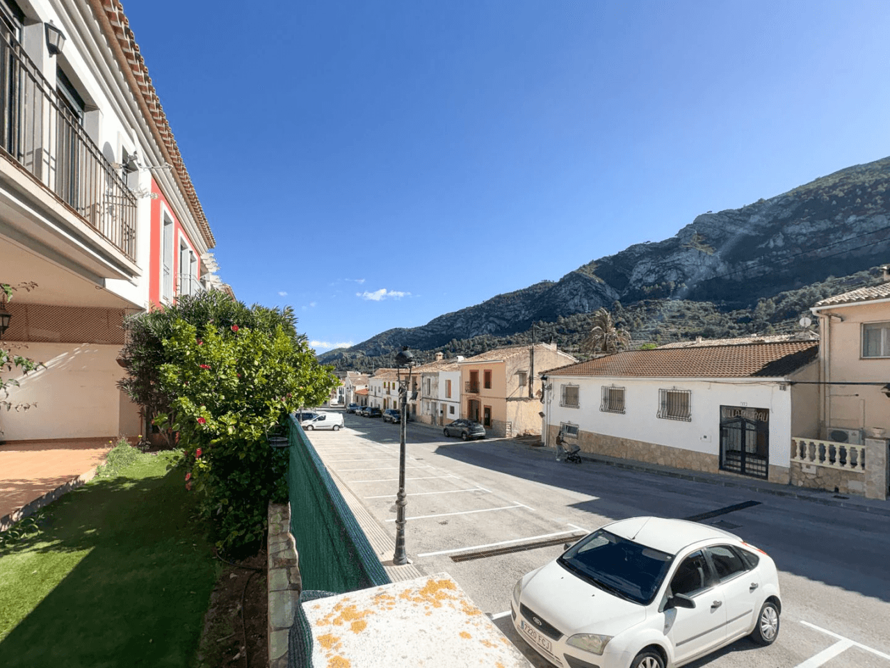 Adosado de muy buen tamaño en La Llosa de Camatxo.