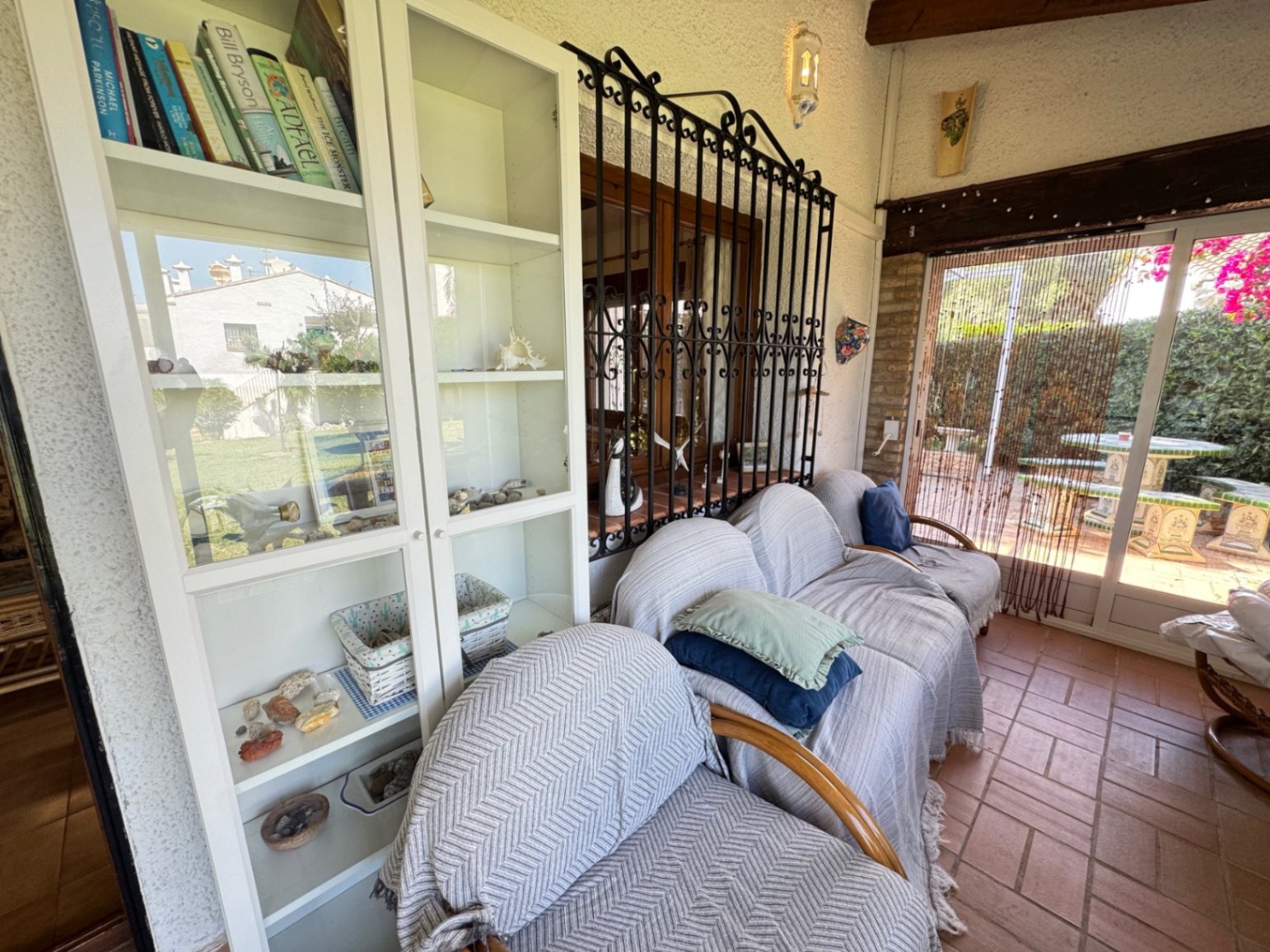 Adosado de 3 dormitorios con jardin privado  en urbanización con piscina en Denia