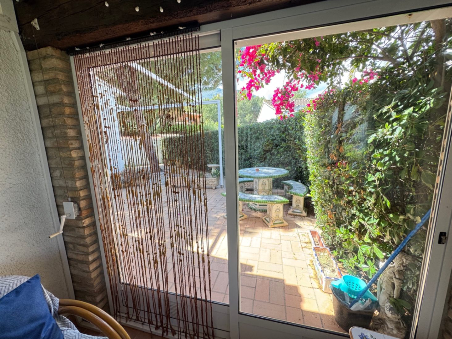 Adosado de 3 dormitorios con jardin privado  en urbanización con piscina en Denia