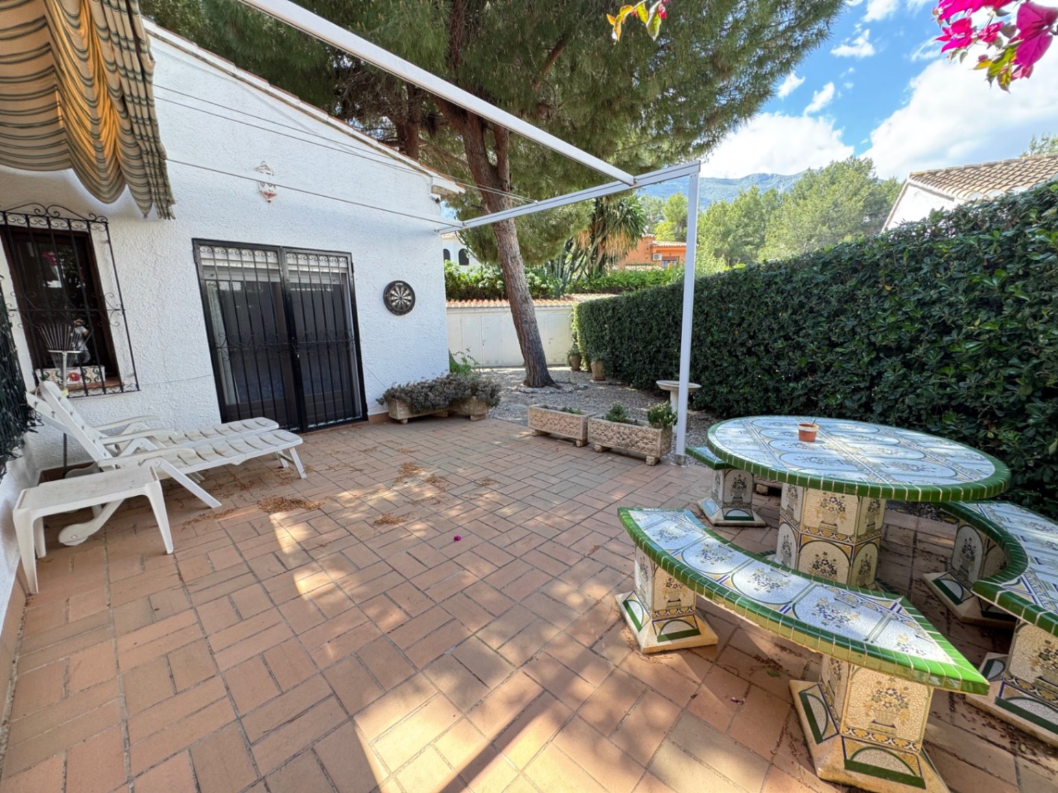 Adosado de 3 dormitorios con jardin privado  en urbanización con piscina en Denia