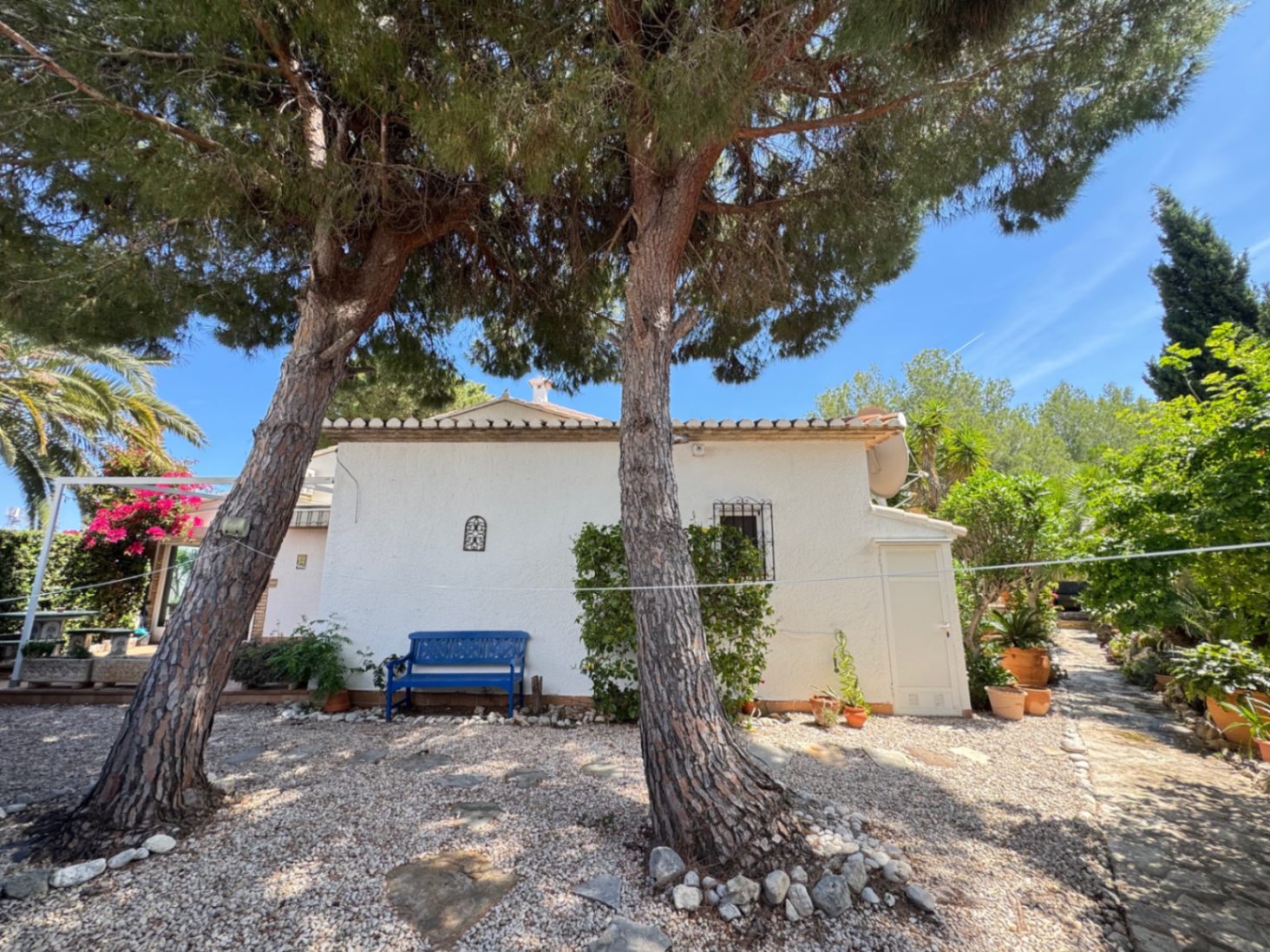 Adosado de 3 dormitorios con jardin privado  en urbanización con piscina en Denia