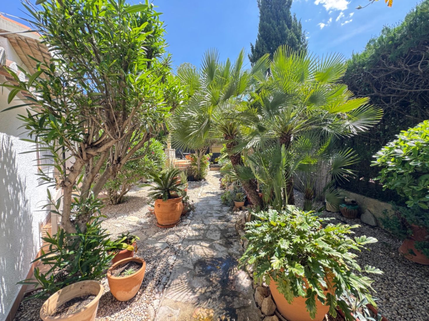 Adosado de 3 dormitorios con jardin privado  en urbanización con piscina en Denia