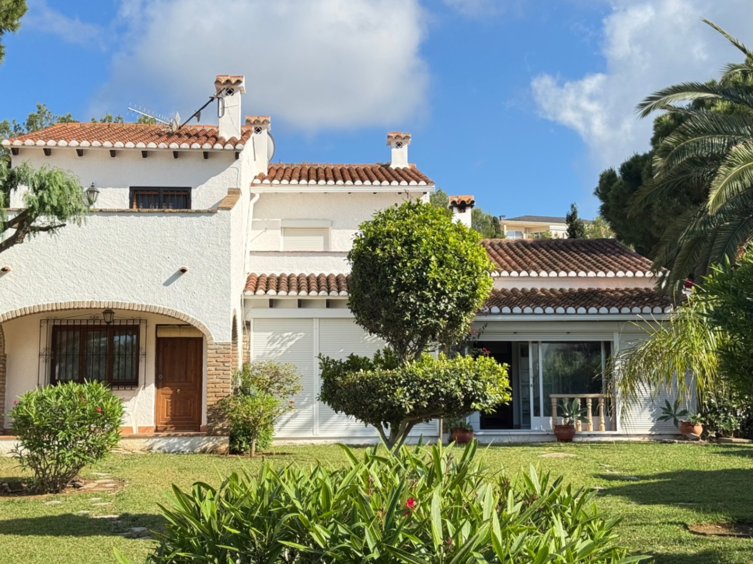 Adosado de 3 dormitorios con jardin privado  en urbanización con piscina en Denia