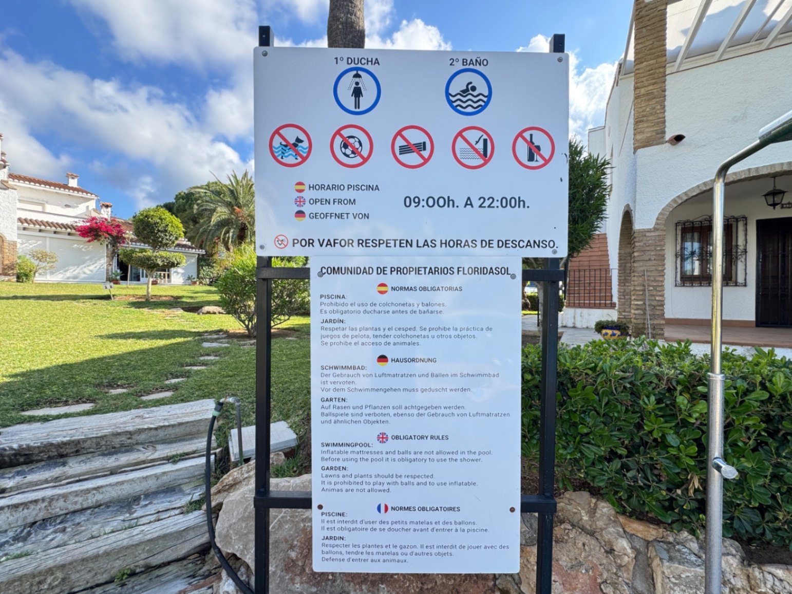 Adosado de 3 dormitorios con jardin privado  en urbanización con piscina en Denia