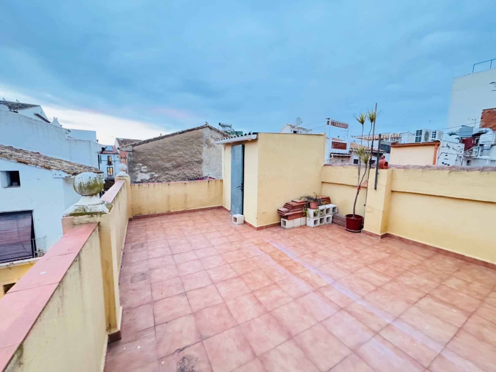 Casa de pueblo en Denia zona Puerto. Al lado Magazinos.