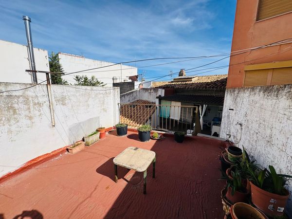 Casa de pueblo en Orba, Alicante - 5 habitaciones y terraza amplia