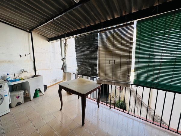 Casa de pueblo en Orba, Alicante - 5 habitaciones y terraza amplia