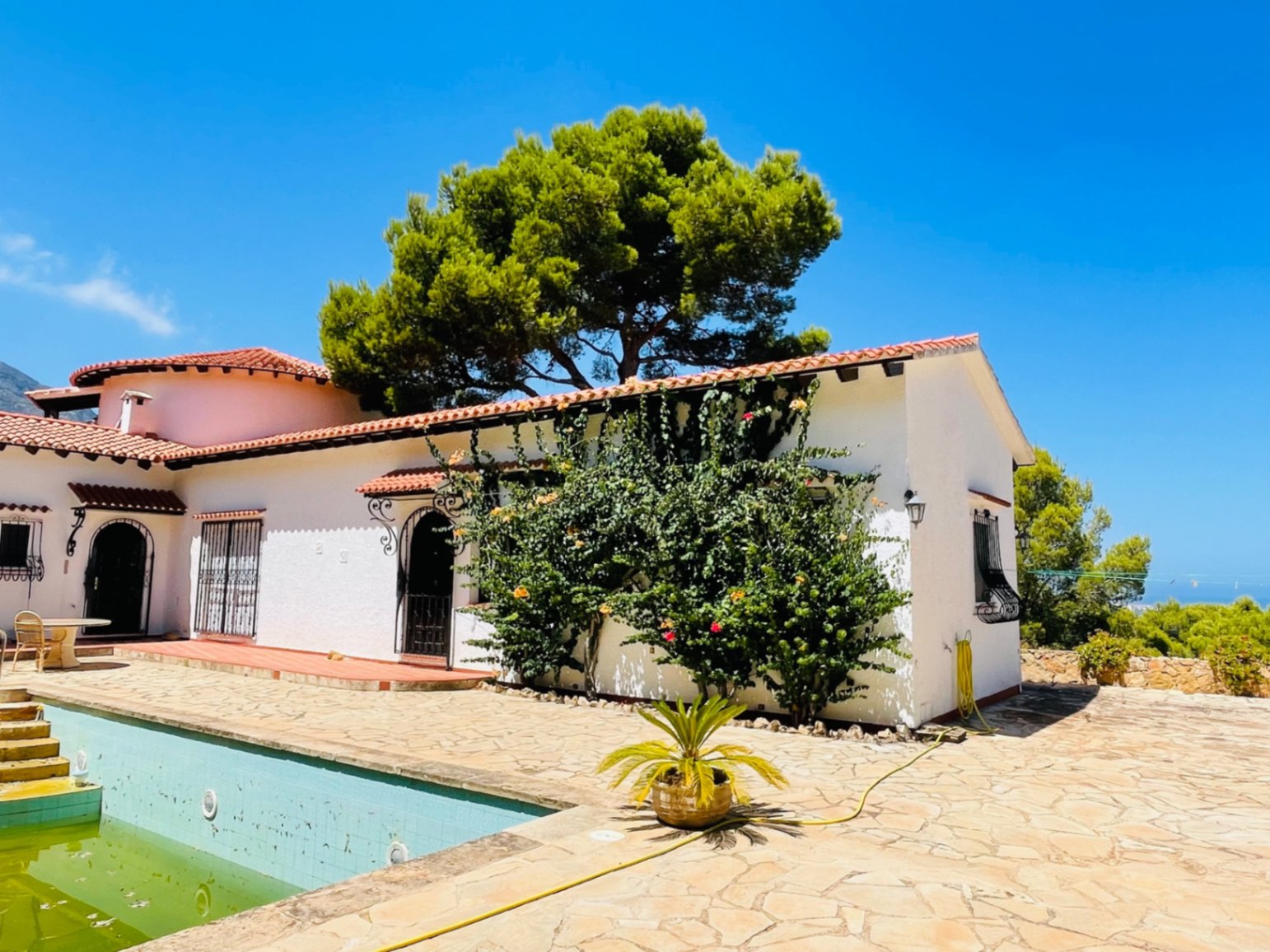 Chalet en Las Rotas con vistas panorámicas al mar y montaña