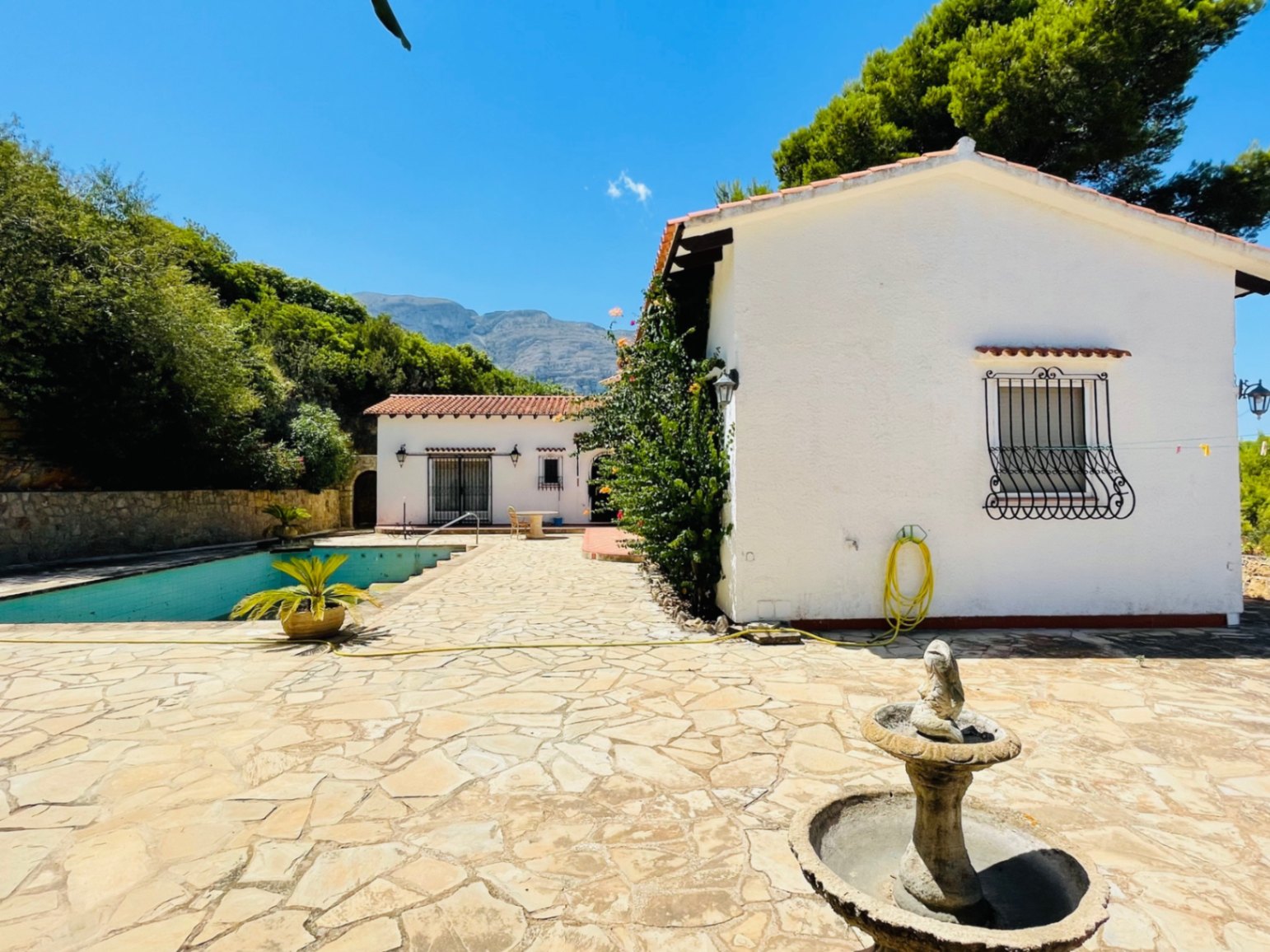 Chalet en Las Rotas con vistas panorámicas al mar y montaña