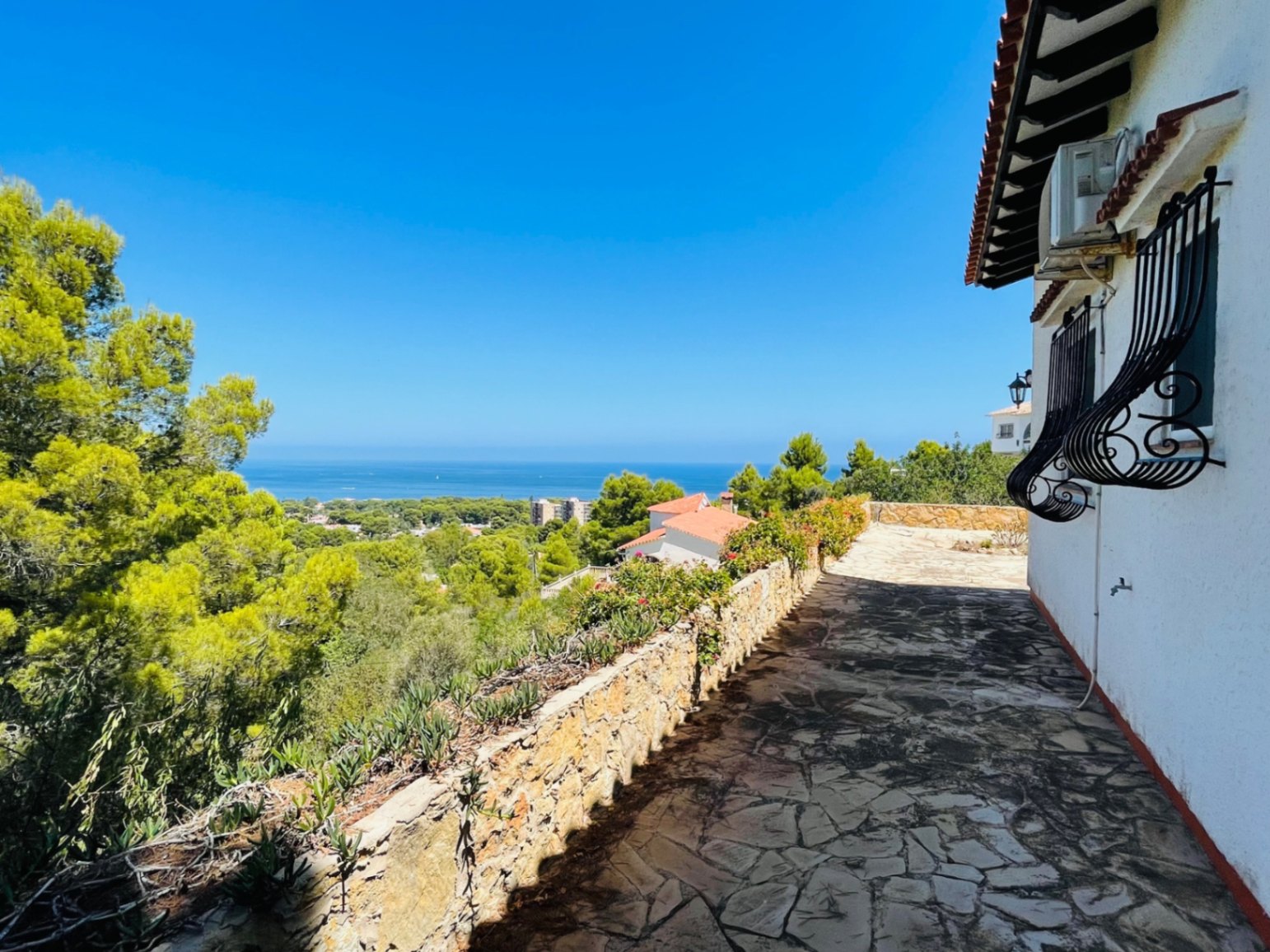 Chalet en Las Rotas con vistas panorámicas al mar y montaña