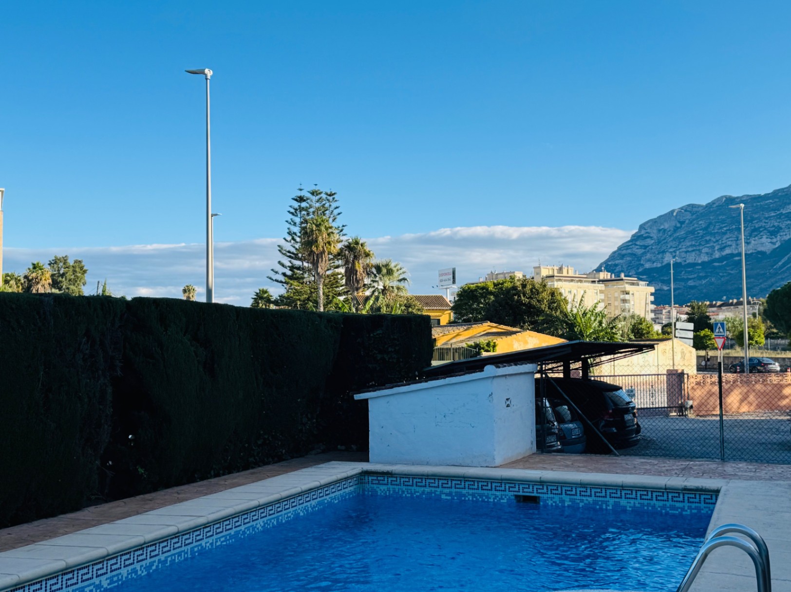 Planta baja en urbanización con piscina en Denia