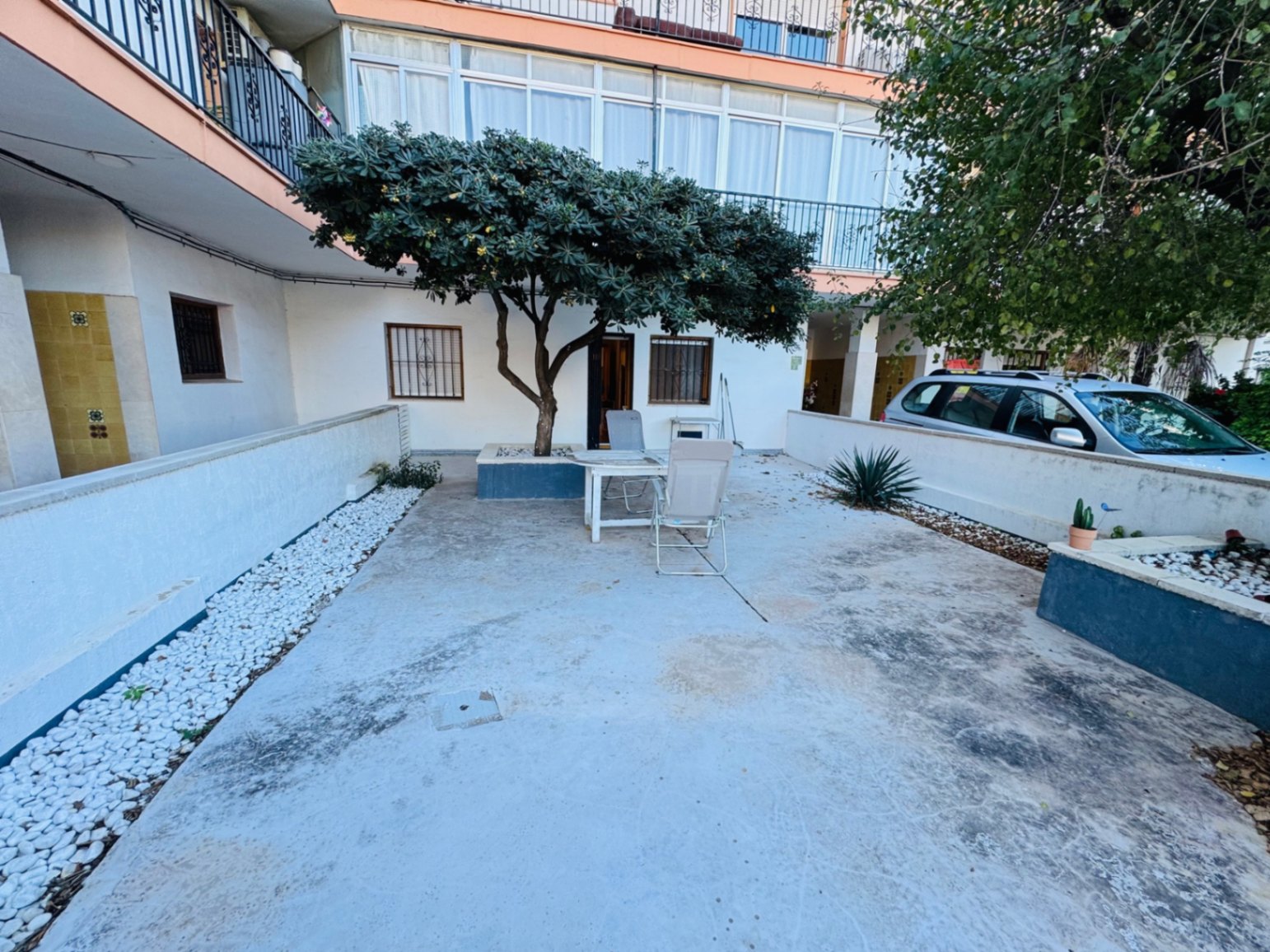 Planta baja en urbanización con piscina en Denia