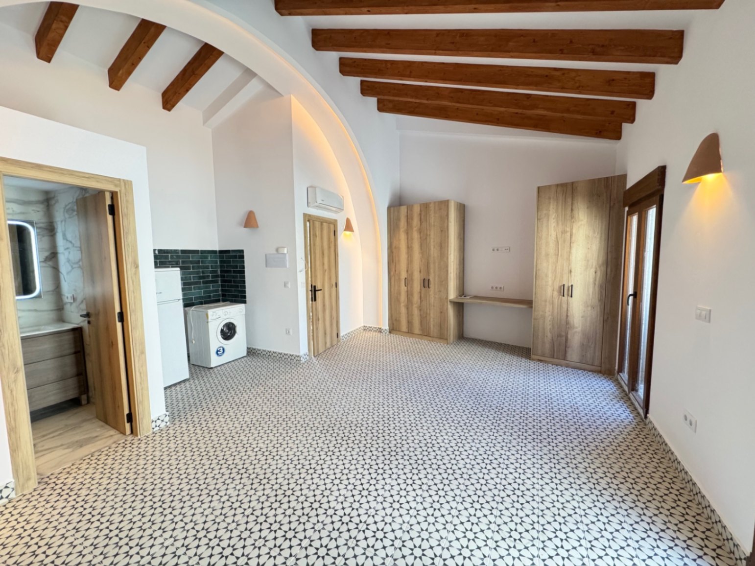 Casa de pueblo en centro Oliva con 3 viviendas dentro