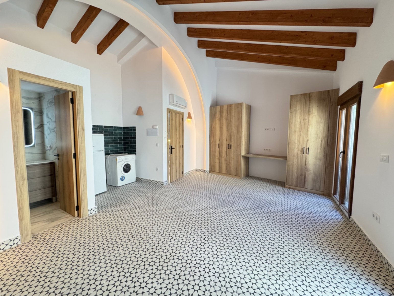 Casa de pueblo en centro Oliva con 3 viviendas dentro
